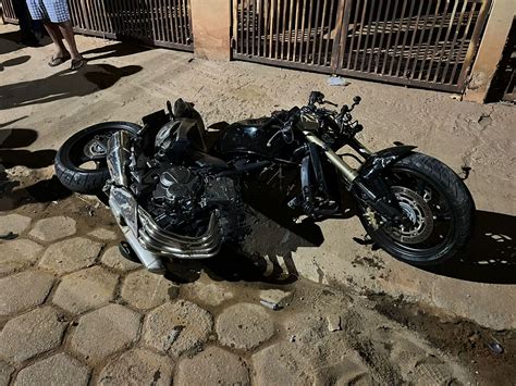 Motociclista morre após bater em carro estacionado em São .
